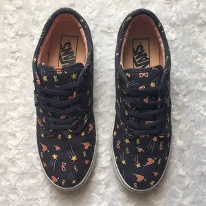 Vans Shoes - 🎉PM Editor’s Pick🎉 Vans Shoes Size 6 Vans Shoes - 🎉PM Editor’s Pick🎉 Vans Shoes Size 6